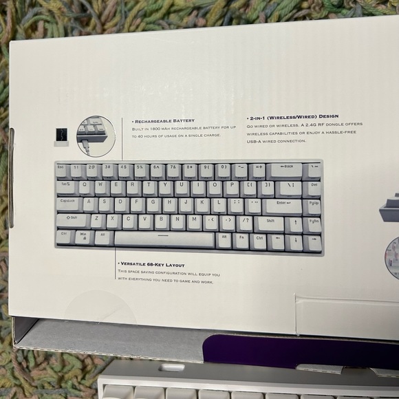 Tilted white keyboard​ - Picture 3 of 4